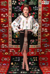 Ie Traditionala Romaneasca Maneca Lunga Motivul Geometric Floral