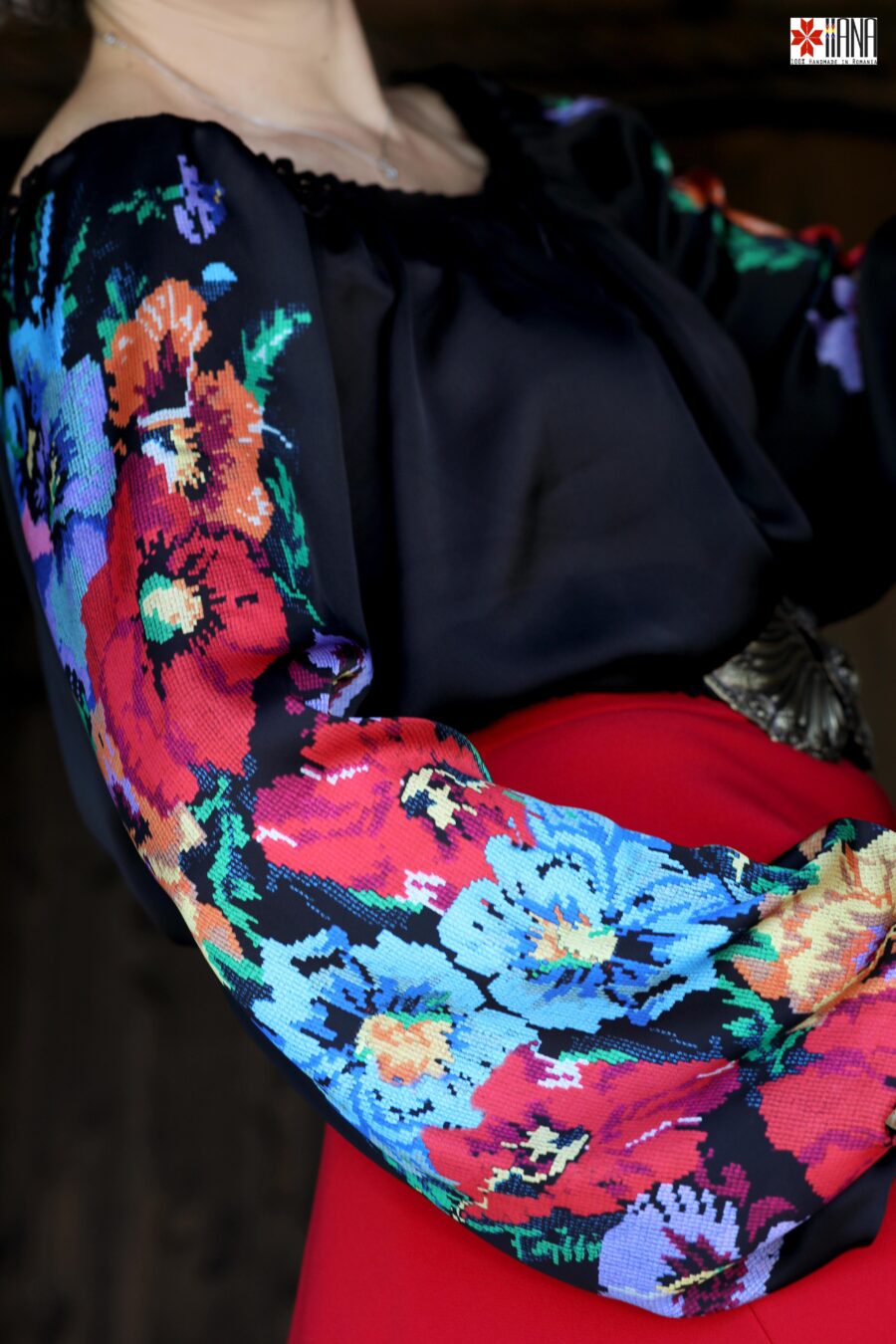 Bluza Ie Stilizata De Oras Cu Motive Florale Romanesti - IIANA