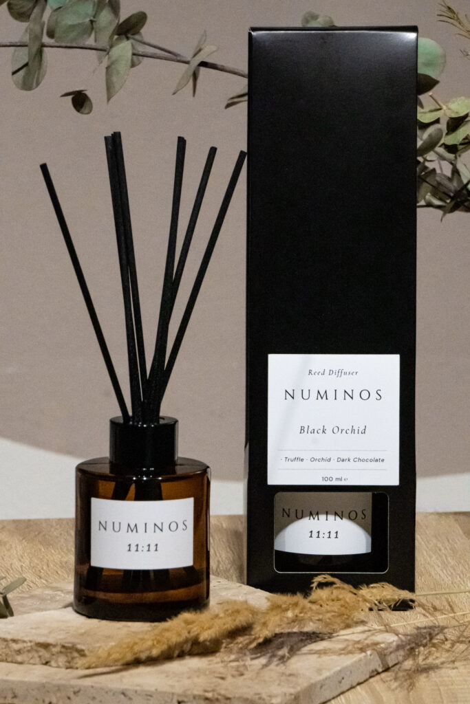 Exemplu din categoria Difuzoare cu bețe: Difuzor cu bețe Numinos - Black Orchid