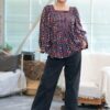 Bluza Sânziana din viscoză imprimată digital cu motive geometrice și florale - IIANA