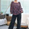 Bluza Sânziana din viscoză imprimată digital cu motive geometrice și florale - IIANA