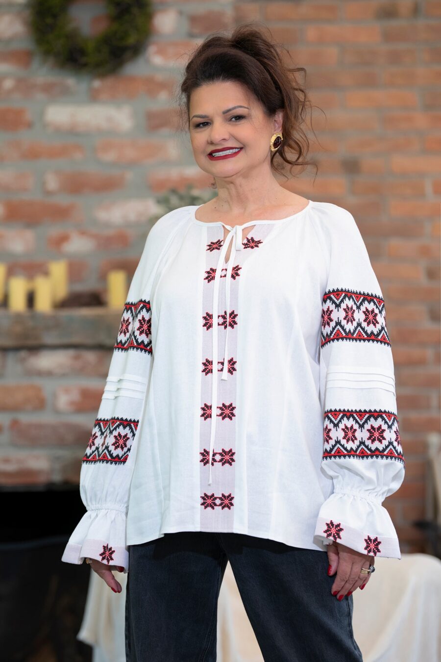 Ie contemporană din in alb și jacquard etnic țesut cu motive tradiționale - IIANA