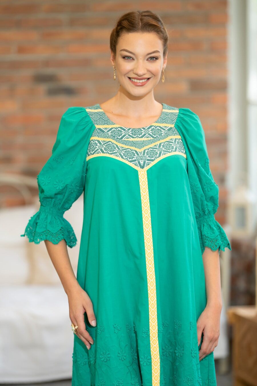 Rochia Matilda verde smarald cu broderie tridimensională - IIANA