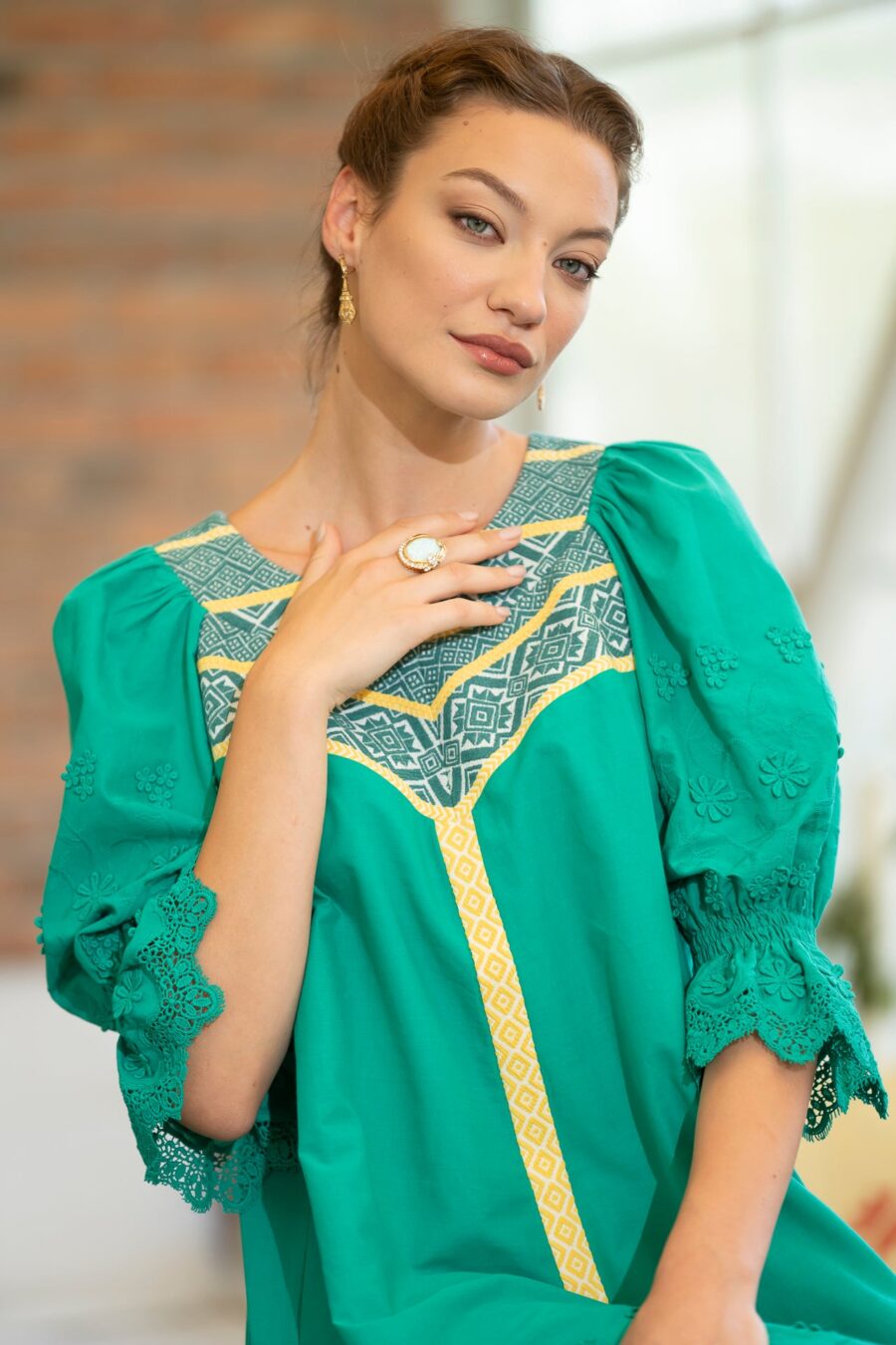 Rochia Matilda verde smarald cu broderie tridimensională - IIANA