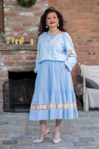Fusta bleu din batist de bumbac și dantelă românească tradițională crem