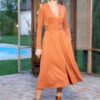 Rochia Kira din tricot cărămiziu cu nasturi tip perlă - IIANA
