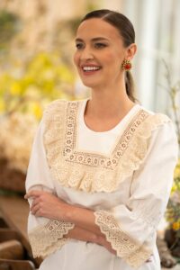 Bluză arhaică din pânză tradițională de bumbac și dantelă românească