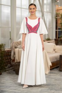 Rochie lungă albă cu pieptar tradițional  țesut roșu