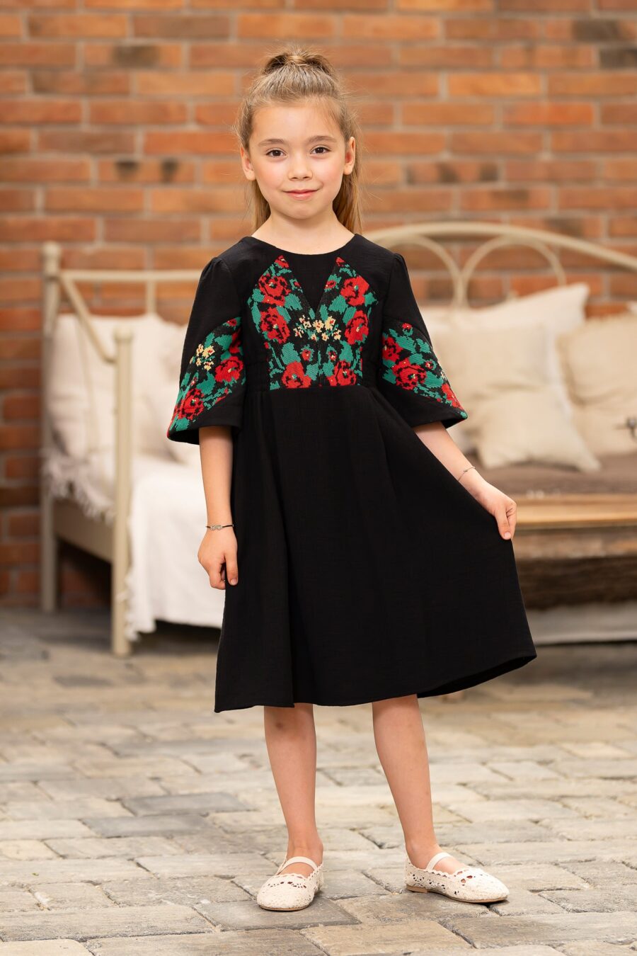 Rochita neagra pentru fetite cu motive traditionale Divna 4-7 ani - IIANA