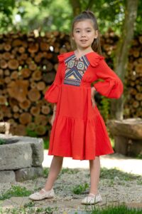 Rochiță pentru fetițe Minodora din pânză topită roșie cu jacquard etnic țesut 8-11 ani