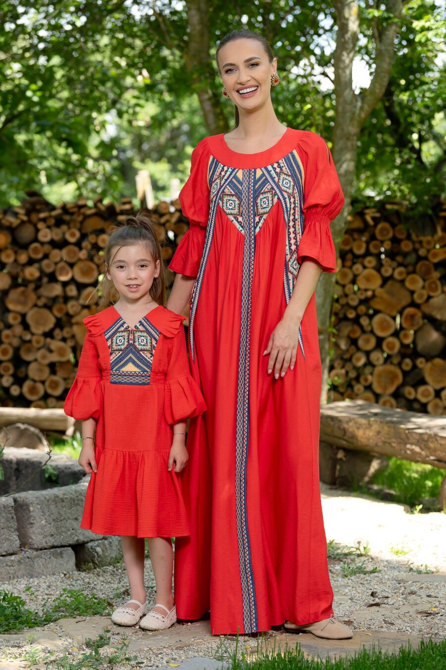 Rochiță pentru fetițe Minodora din pânză topită roșie cu jacquard etnic țesut 4-7 ani - IIANA