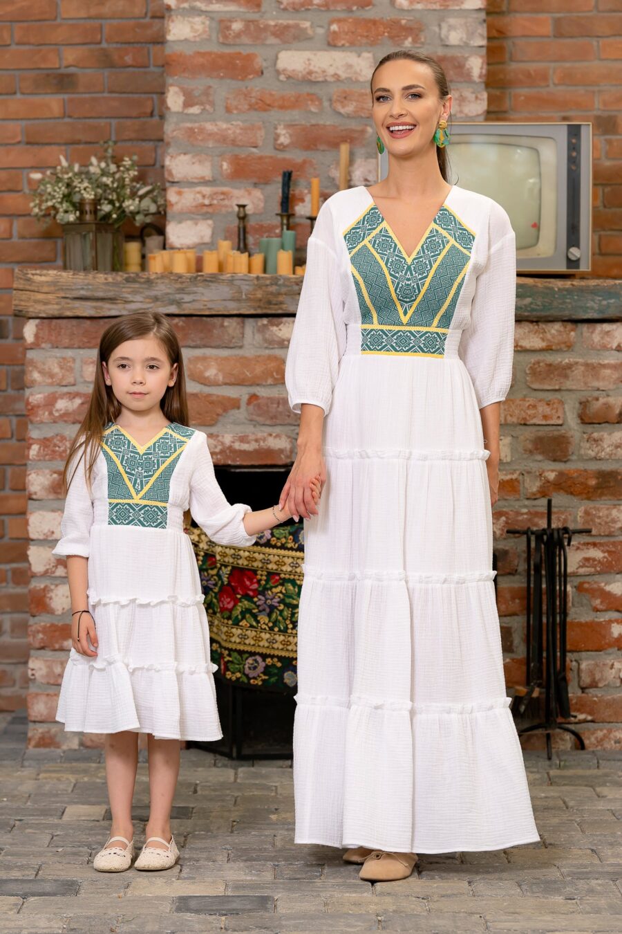 Rochia albă din pânză topită cu jacquard țesut Viviana - IIANA