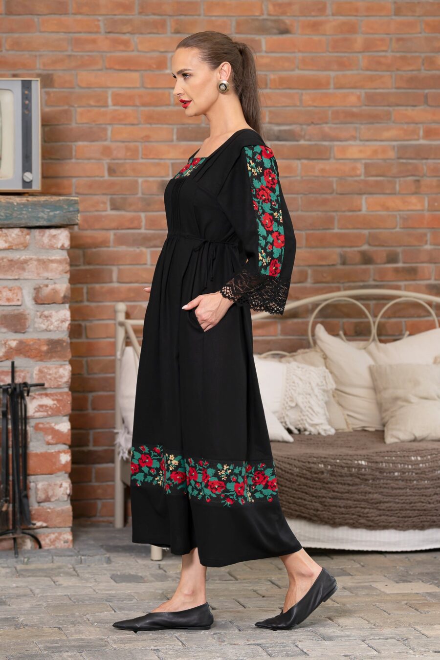 Rochie tradițională din in cu jacquard țesut și dantelă românească - IIANA