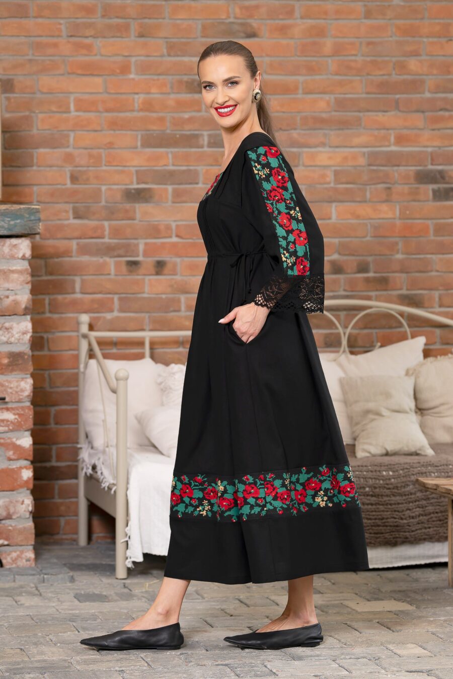 Rochie tradițională din in cu jacquard țesut și dantelă românească - IIANA