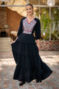 Rochia neagră din pânză topită cu jacquard etnic țesut Elena
