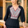 Rochia neagră din pânză topită cu jacquard etnic țesut Elena - IIANA