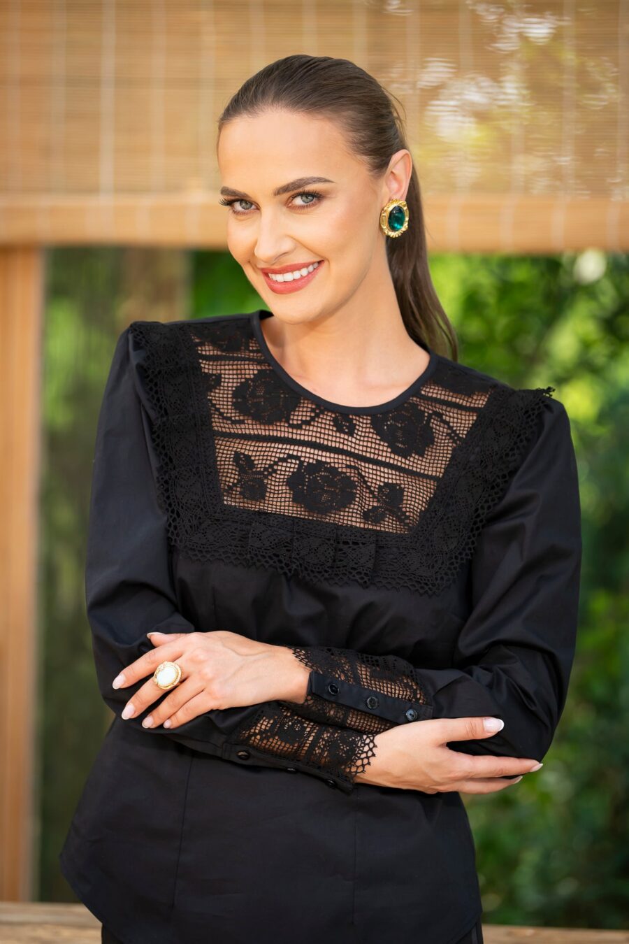 Cămașa romantică neagră cu dantelă tradițională de bumbac - IIANA
