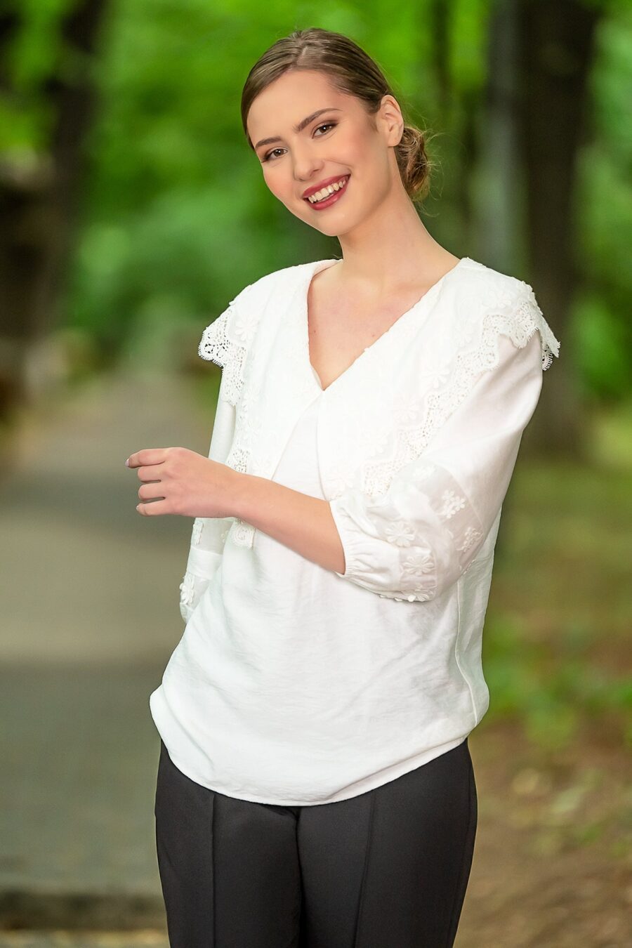 Bluza Alba Cu Guler Din Broderie Tridimensionala - IIANA