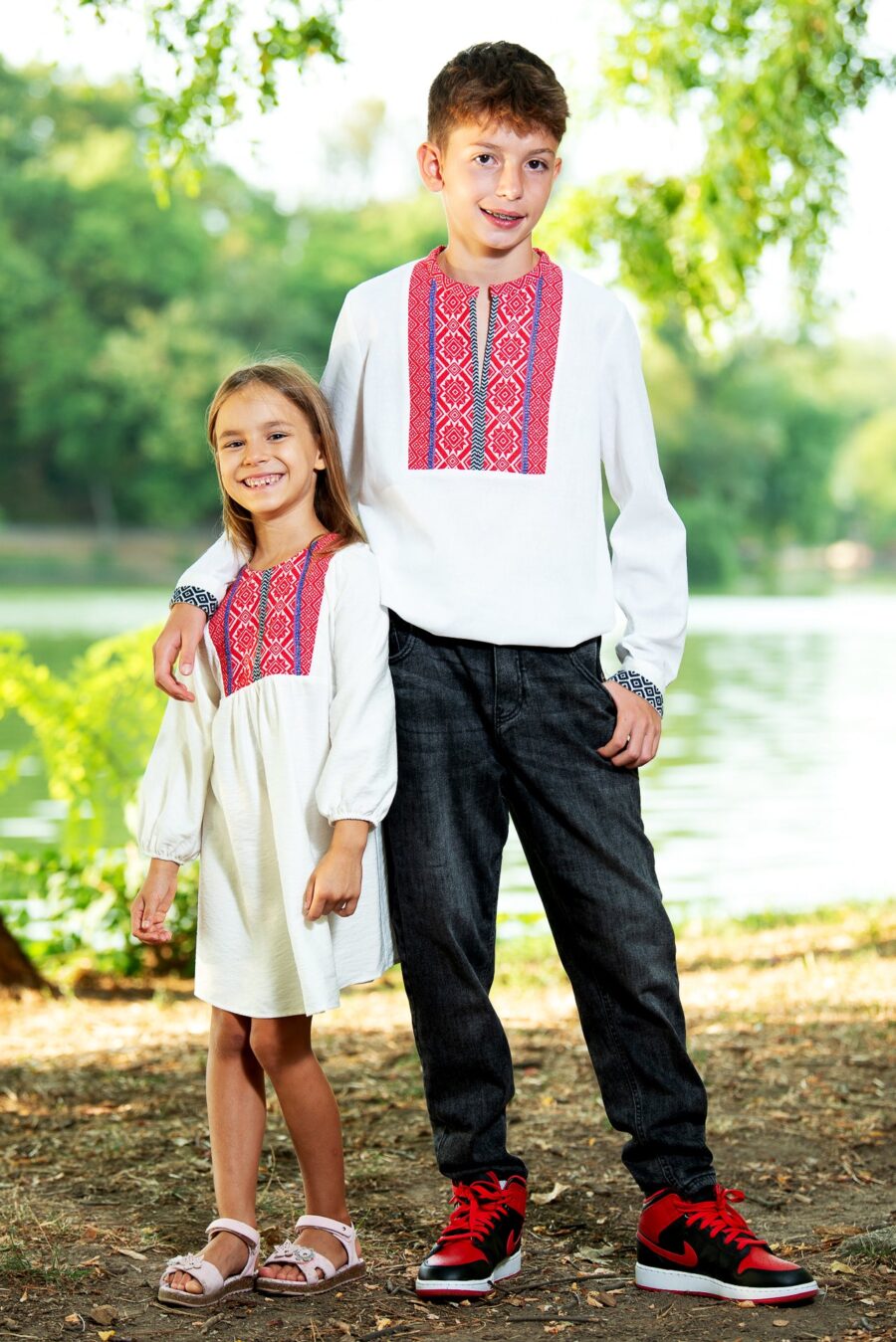 Rochita traditionala Marta de fetite 9 luni - 7 ani - IIANA