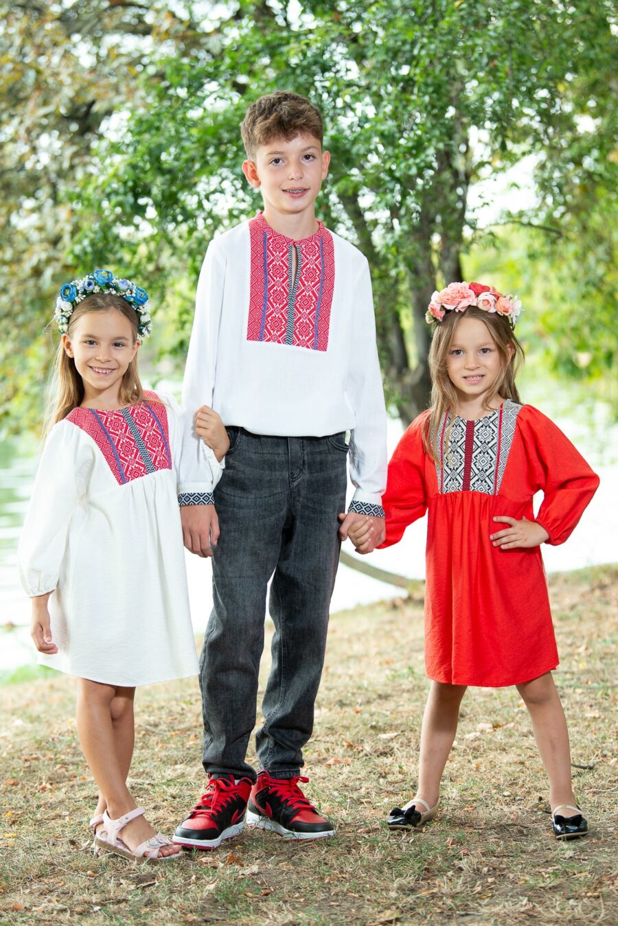 Rochita traditionala Marta de fetite 9 luni - 7 ani - IIANA