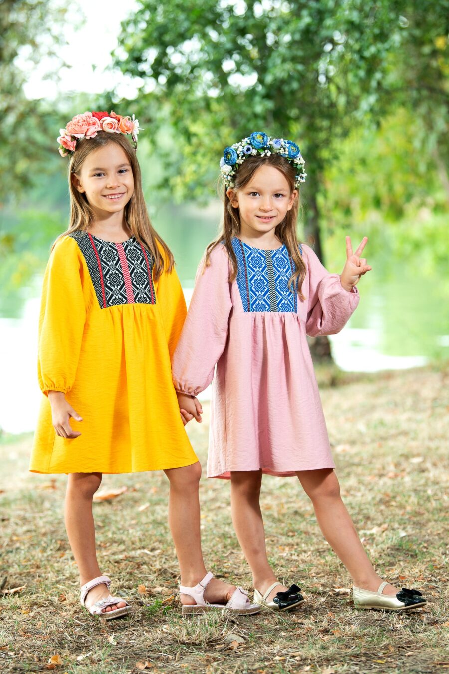 Rochita traditionala fetite roz Maria 9 luni - 7 ani - IIANA