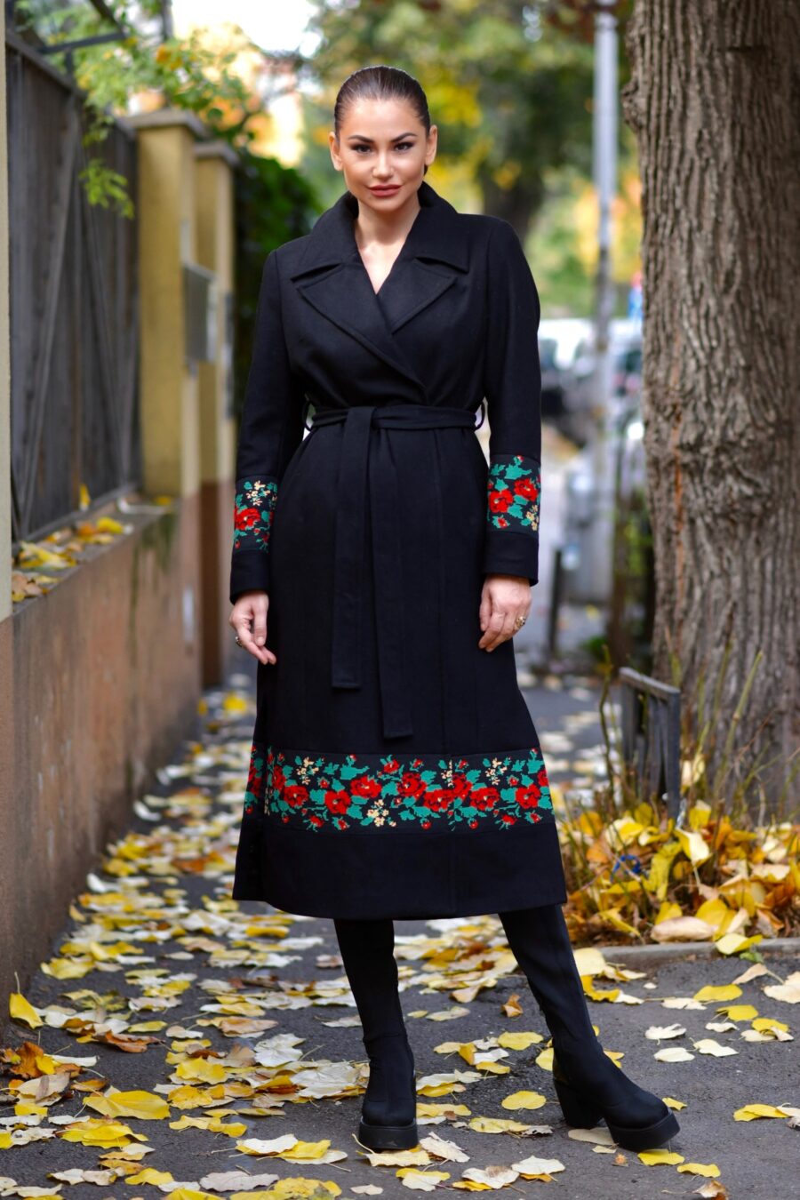 Pardesiu lung din lână cu șlițuri laterale și broderie florală țesută - IIANA