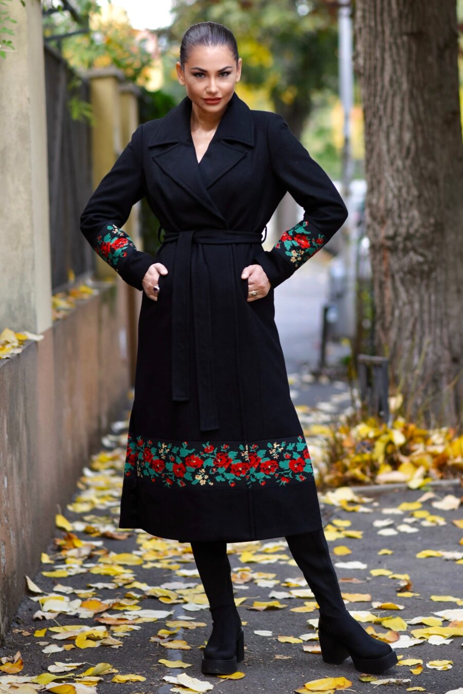 Pardesiu lung din lână cu șlițuri laterale și broderie florală țesută - IIANA