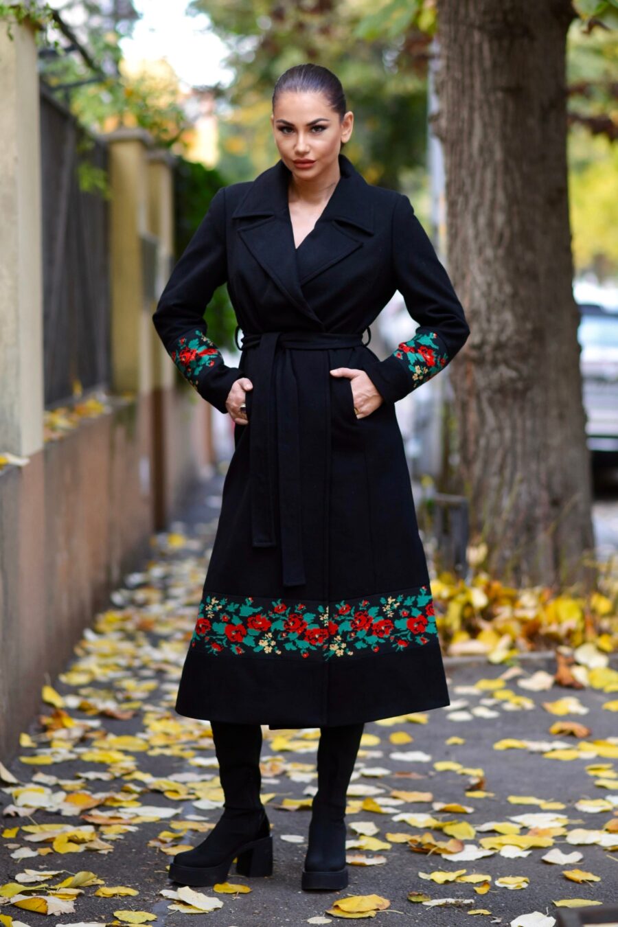 Pardesiu lung din lână cu șlițuri laterale și broderie florală țesută - IIANA