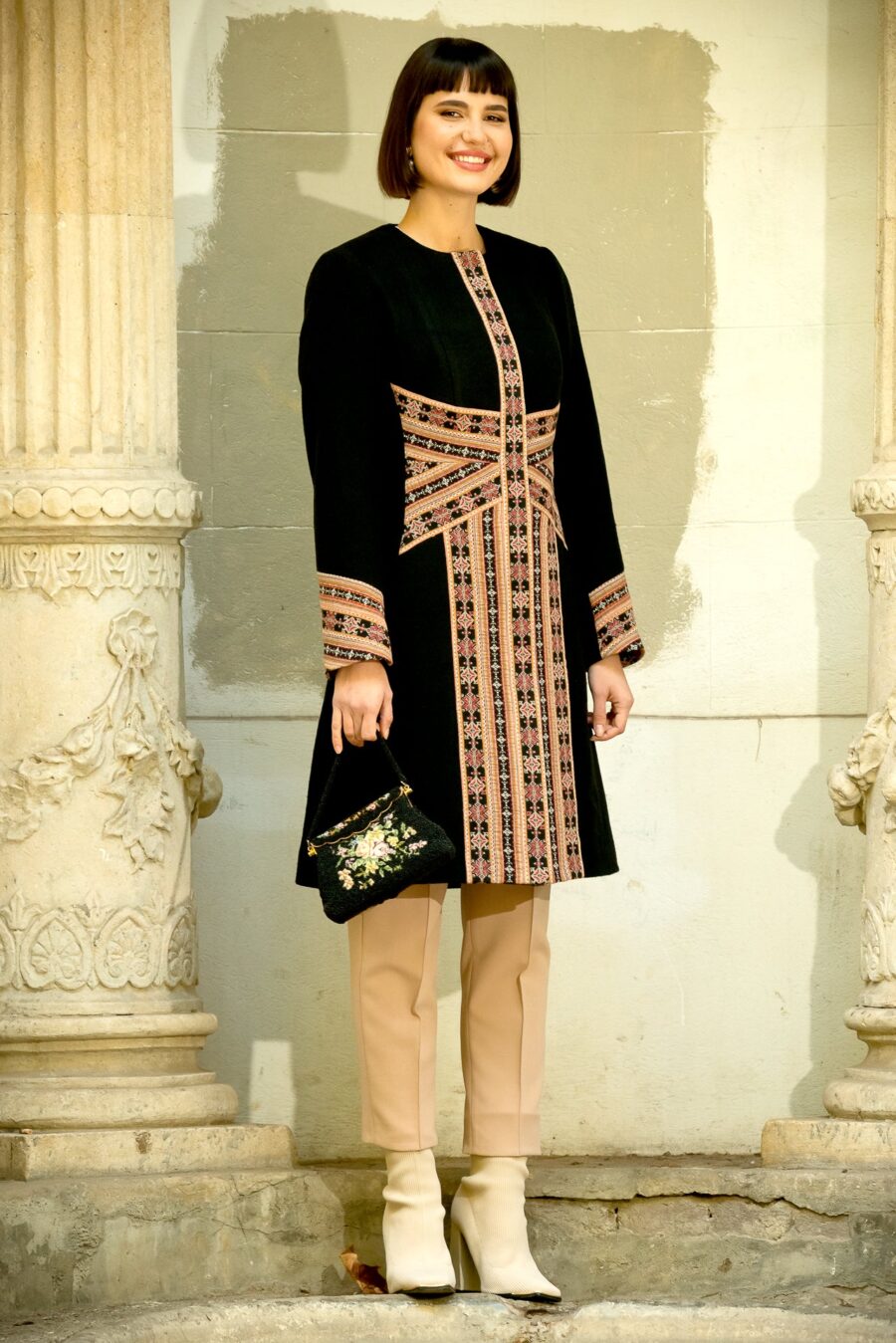 Pardesiu Traditional Midi din Stofa de Lana cu Fota si Corseletă din Jacquard Etnic - IIANA