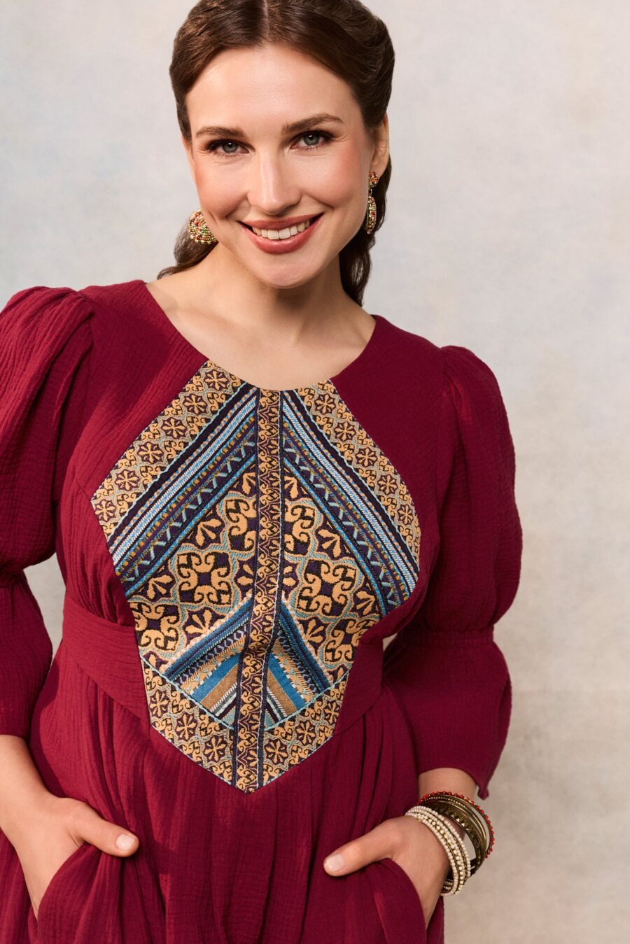 Rochia etno din muselină burgundi și corset românesc din jacquard țesut - IIANA