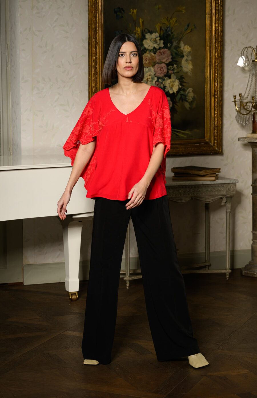 Bluză roșie stil capă cu broderie florală - IIANA