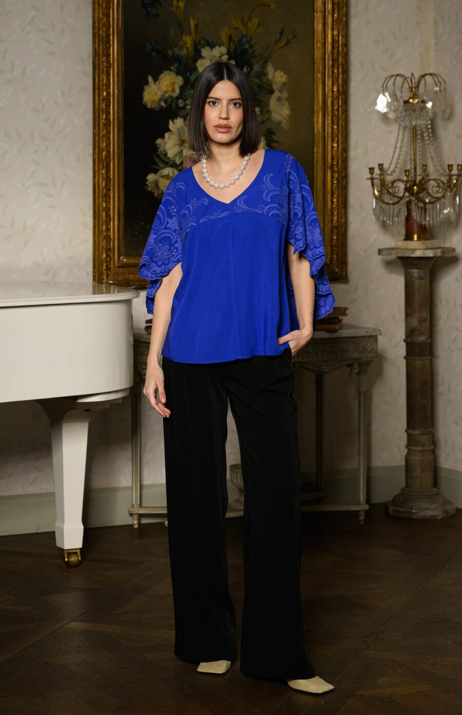 Bluză albastru royal stil capă cu broderie florală - IIANA
