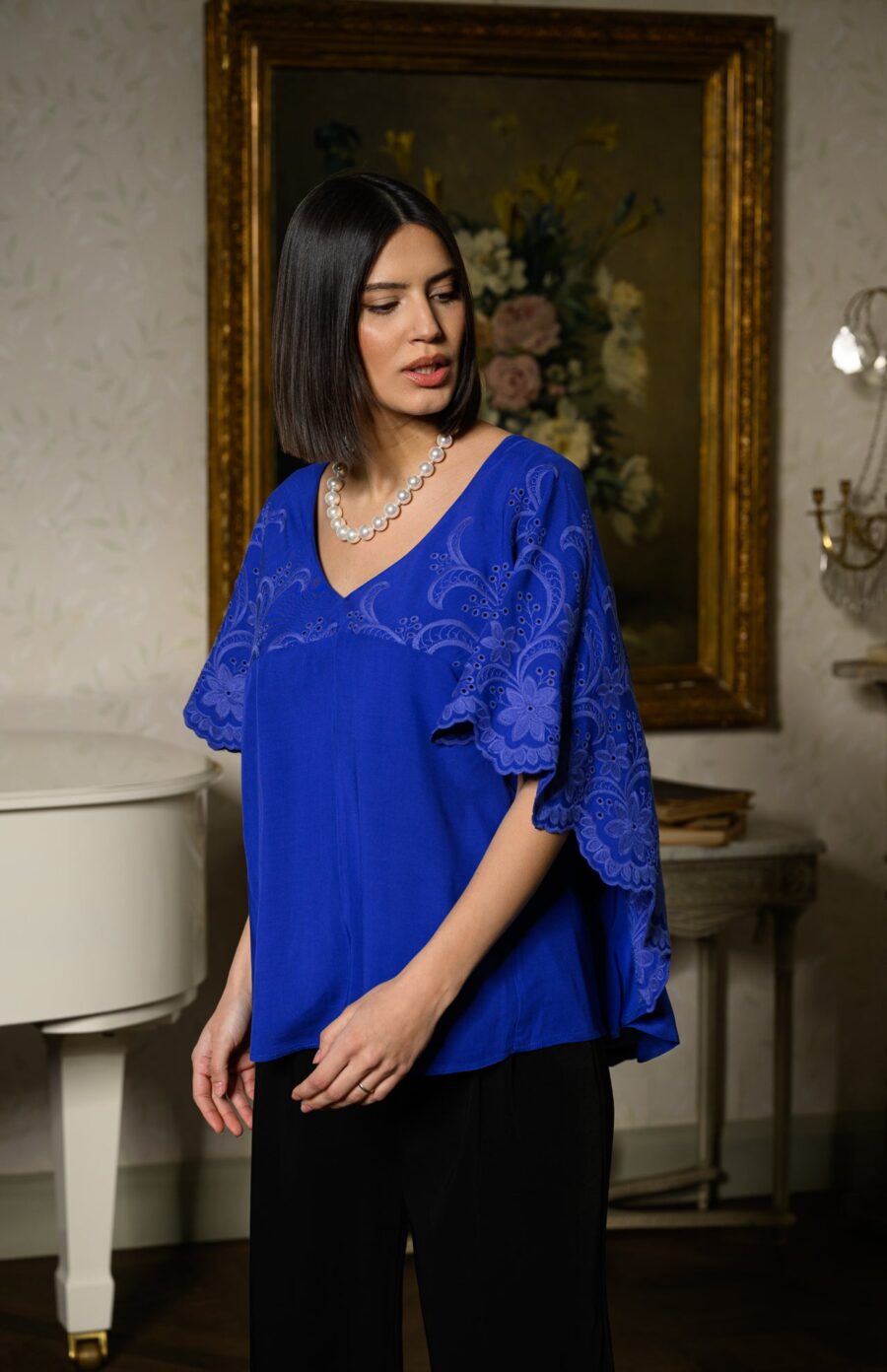 Bluză albastru royal stil capă cu broderie florală - IIANA