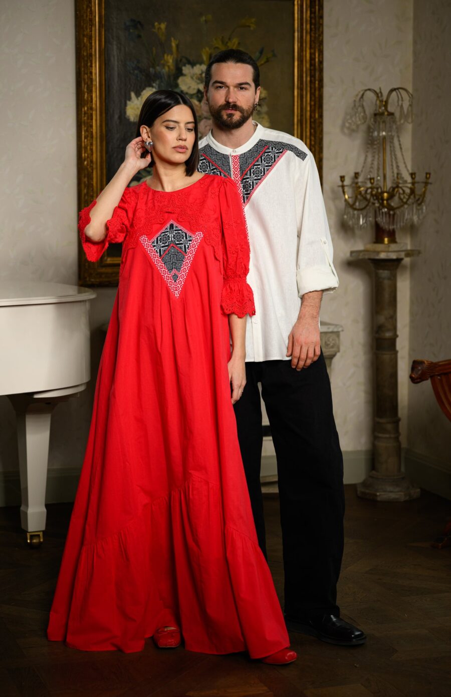 Rochia lungă roșie din batist cu jacquard etnic și broderie tridimensională - IIANA