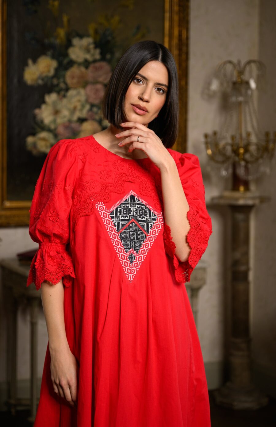 Rochia lungă roșie din batist cu jacquard etnic și broderie tridimensională - IIANA