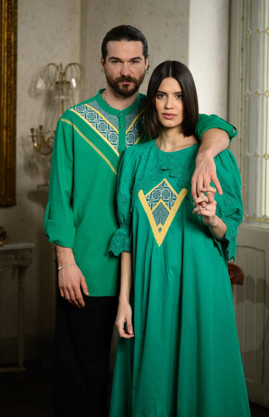 Rochia lungă verde din batist cu jacquard etnic și broderie tridimensională - IIANA