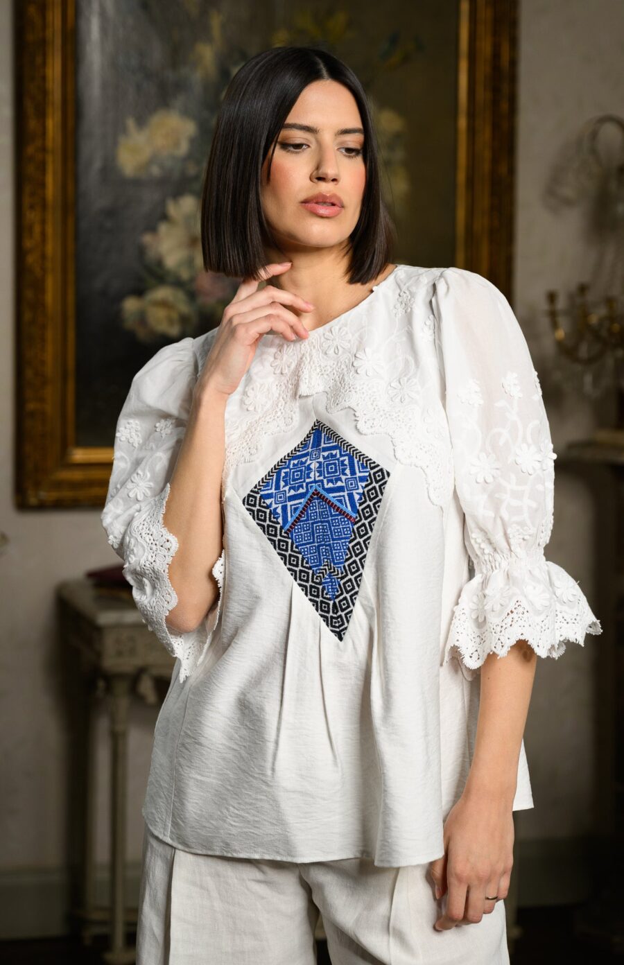 Bluză tradițională stilizată cu broderie tridimensională și jacquard etnic - IIANA